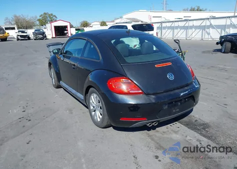 2015 Volkswagen Beetle 1.8T Fleet Edition z USA, uszkodzony, nr VIN 3VWF17AT2FM643428